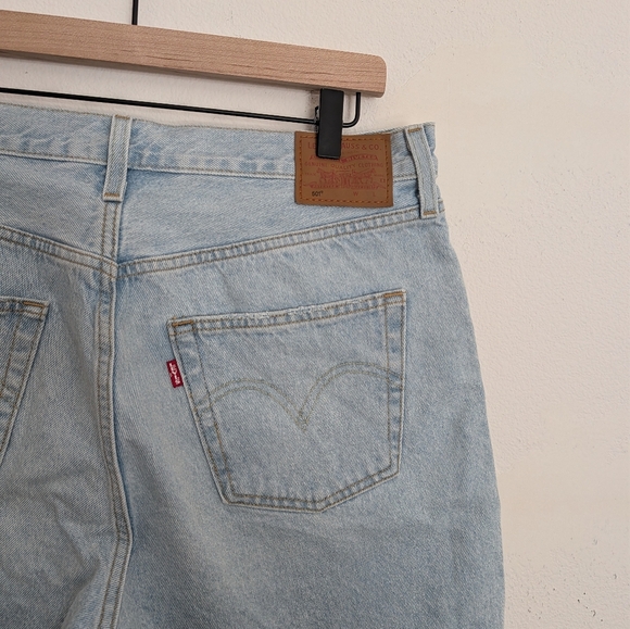 Levi's 501 High Rise Button Fly Distressed Mid Length Denim Jean Shorts Size 32 - Picture 4 of 8